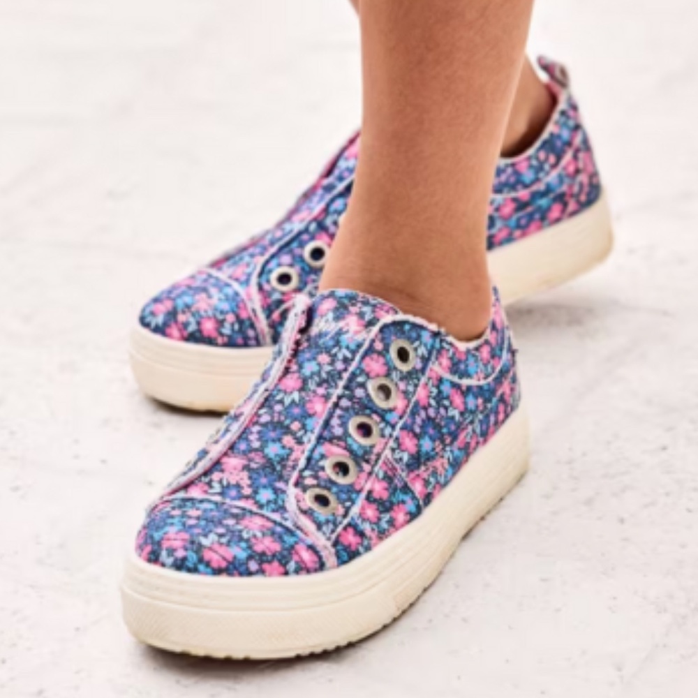 BLOWFISH MALIBU GIRLS’ SUPER PLAY-K SLIP-ON SNEAKERS – INDIGO PINK FLORAL
